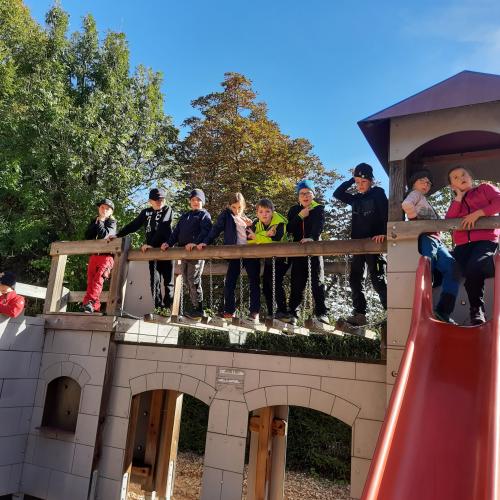 Kinder auf dem Spielplatz