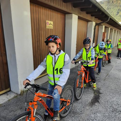 Kinder bei der Radübung