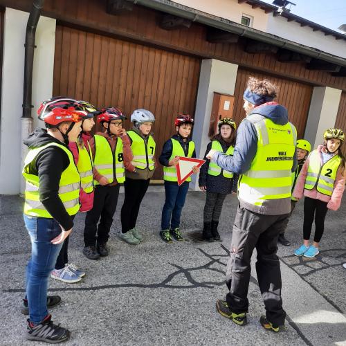 Kinder bei der Radübung