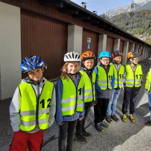 Kinder bei der Radübung