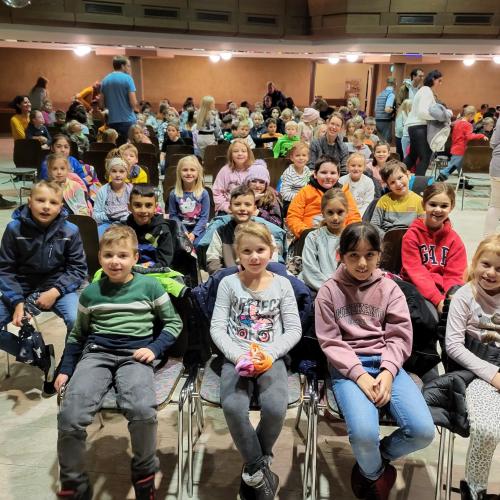 Kinder im Theater