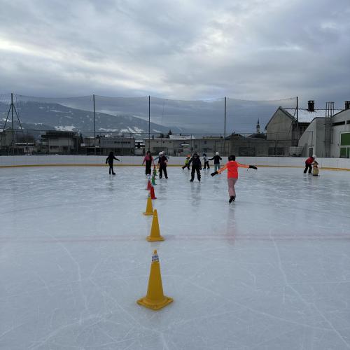 Kinder am Eislaufplatz
