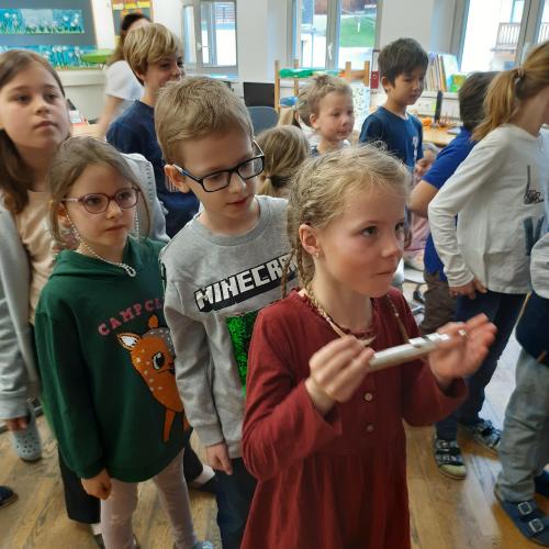 Kinder mit Instrumenten