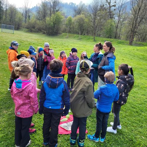 Kinder im Freien