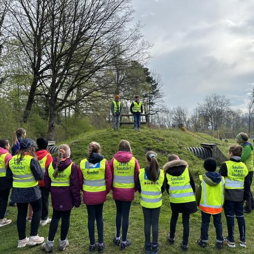 Kinder im Freien