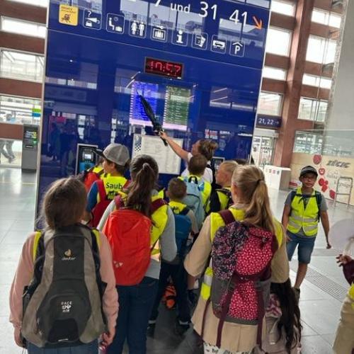 Kinder bei der Innsbruck-Aktion
