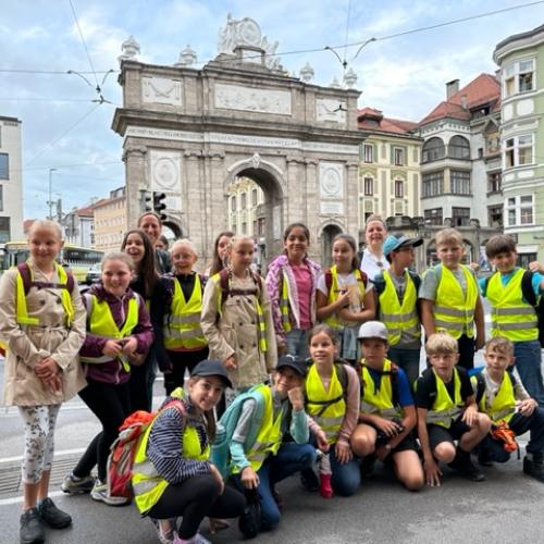 Kinder bei der Innsbruck-Aktion