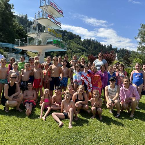 Kinder im Schwimmbad