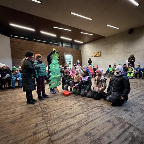 Weihnachtsaufführung von Kindern
