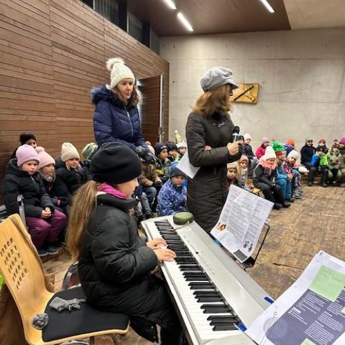 Weihnachtsaufführung von Kindern