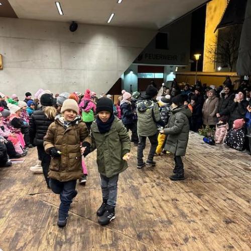 Weihnachtsaufführung von Kindern