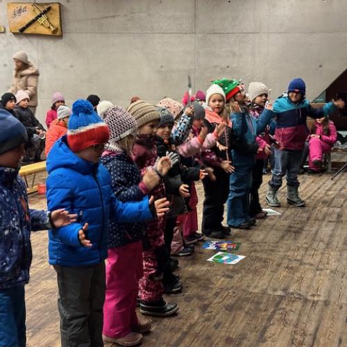 Weihnachtsaufführung von Kindern