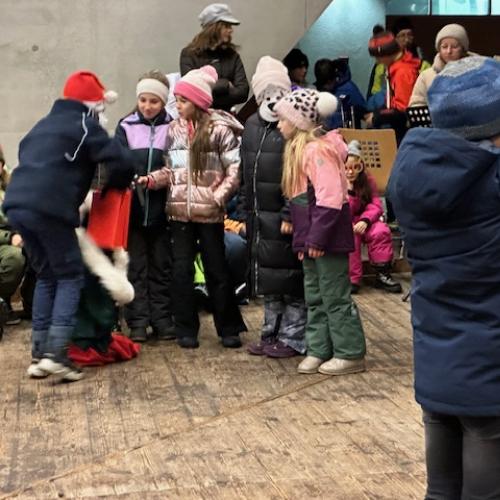 Weihnachtsaufführung von Kindern