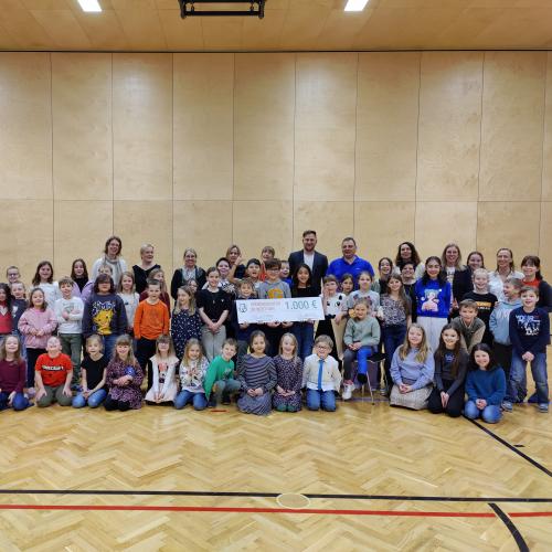 Schulkinder im Turnsaal