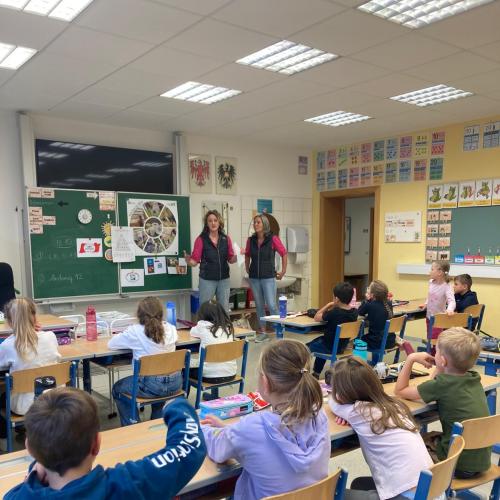 Bäuerinnen in der Schule