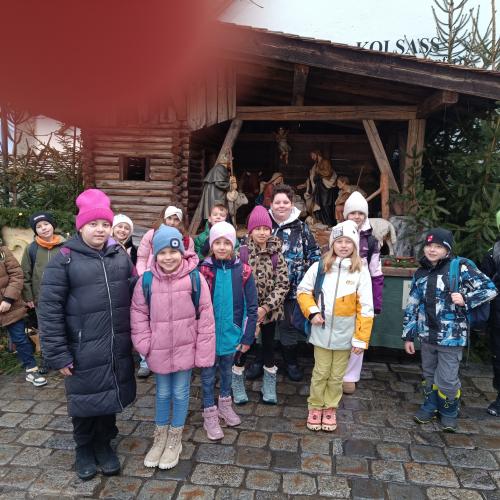 Schulklasse besucht die Sennerei