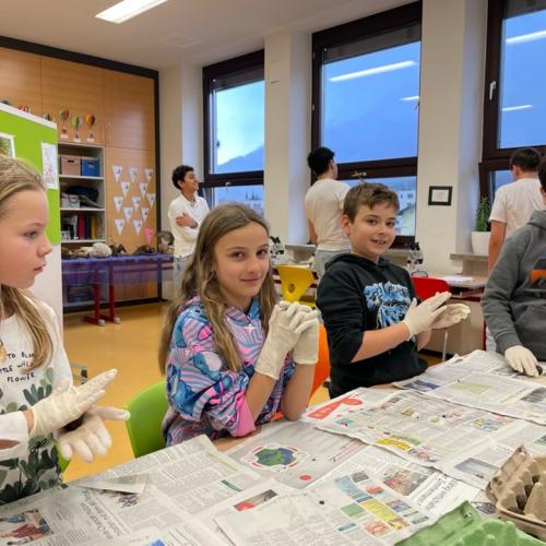 Volksschüler in der Mittelschule