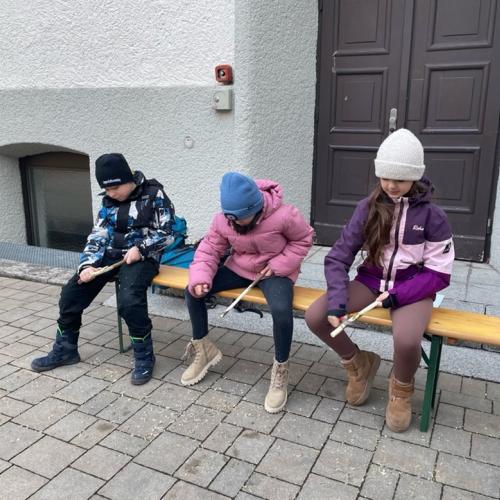 Volksschüler in der Mittelschule