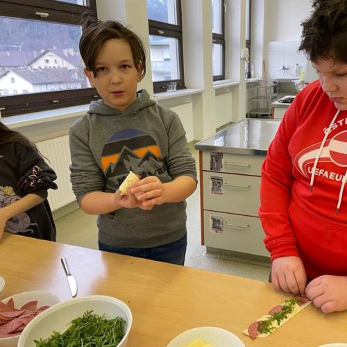 Volksschüler in der Mittelschule