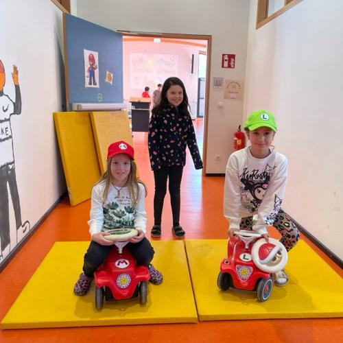 Volksschüler in der Mittelschule