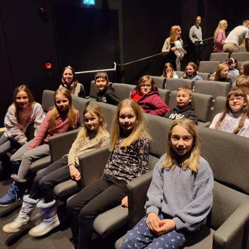 Schulklasse im Theater
