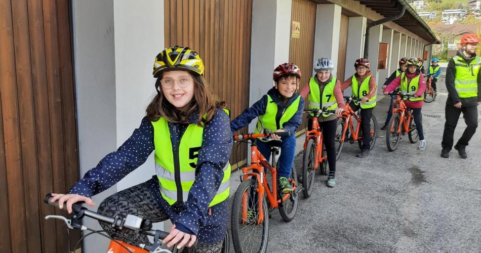 Kinder auf dem Fahrrad