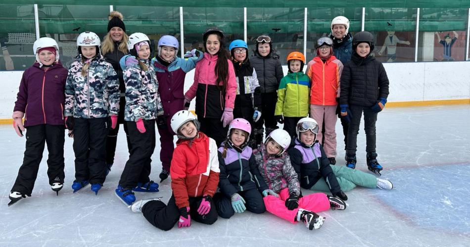 Kinderauf dem Eislaufplatz