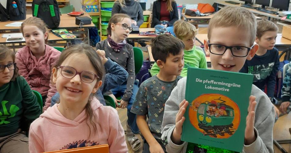 Kinder mit Büchern