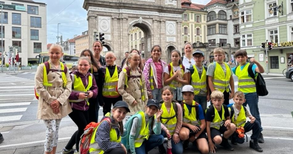 Kinder bei der Innsbruck-Aktion