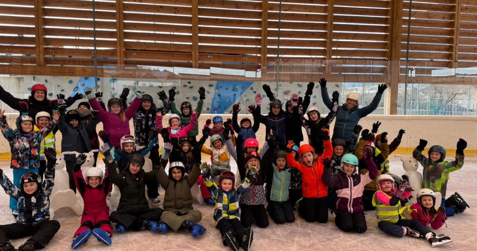 Schulkinder beim Eislaufen