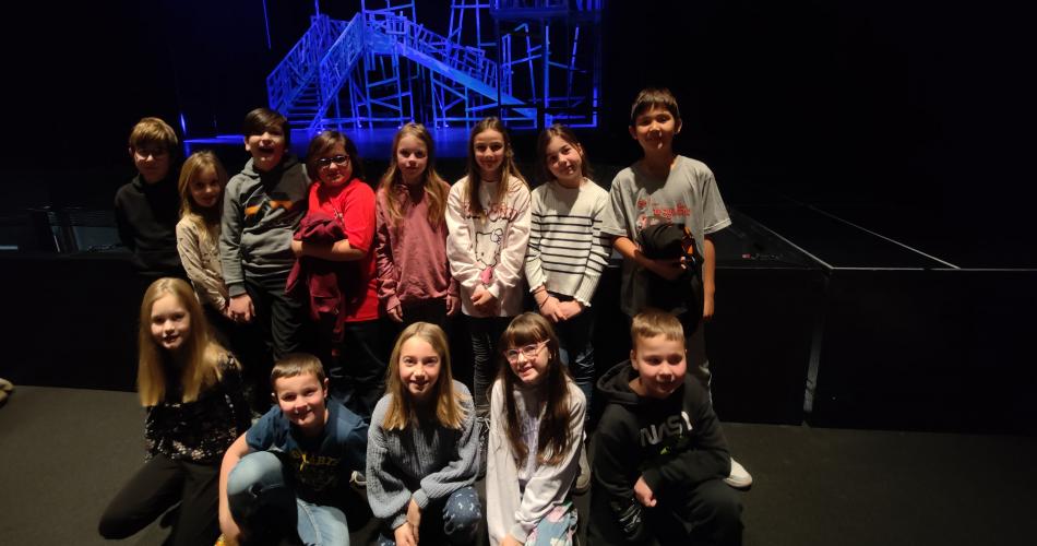Schulklasse im Theater